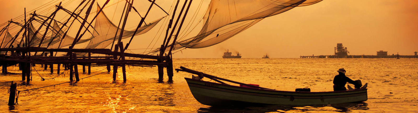 kumarakom houseboat