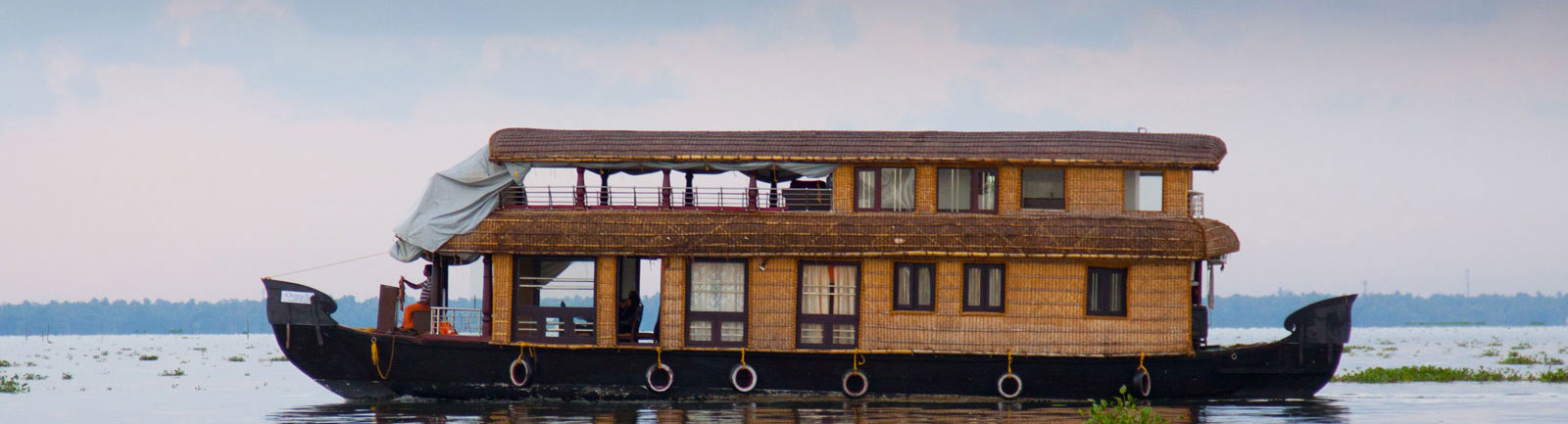 houseboat in kumarakom