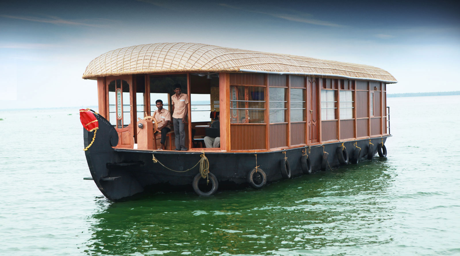 houseboats in kumarakom