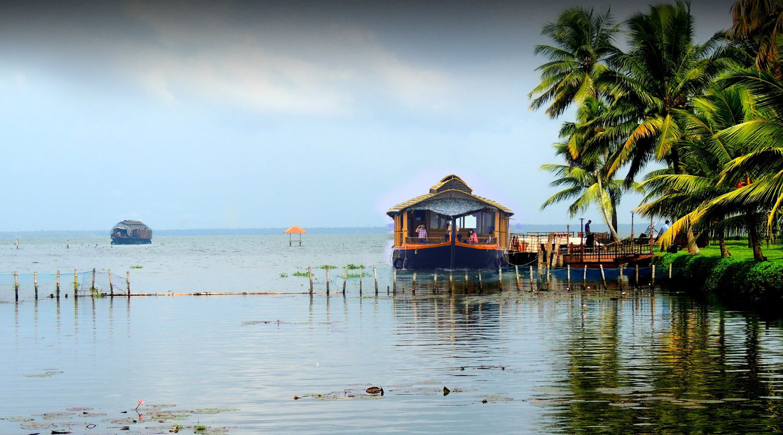 houseboat in kumarakom