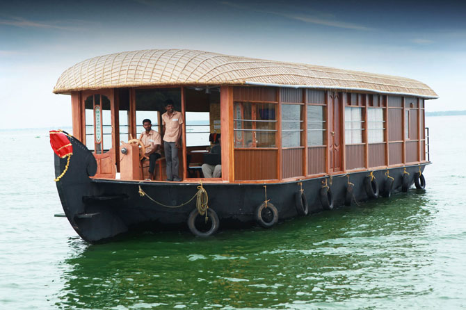 kumarakom houseboat