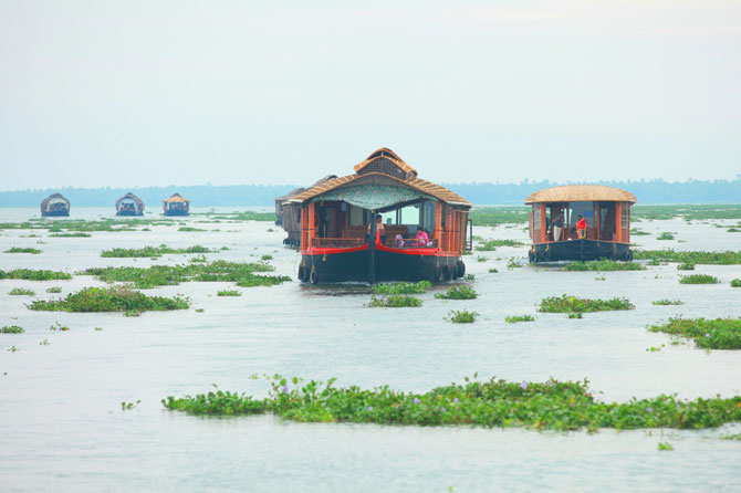 kumarakom houseboat